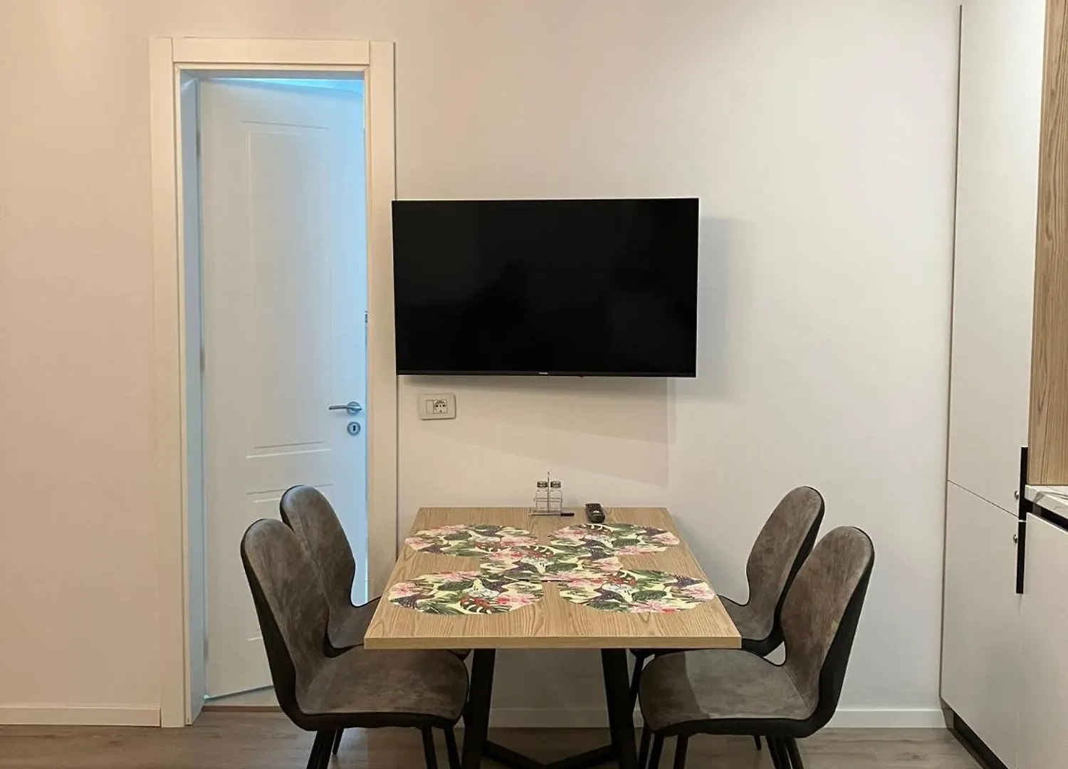 Apartment Oasis With Garage, Shkembi I Kavajes, 200 M From The Beach Durres 0*,  Albania